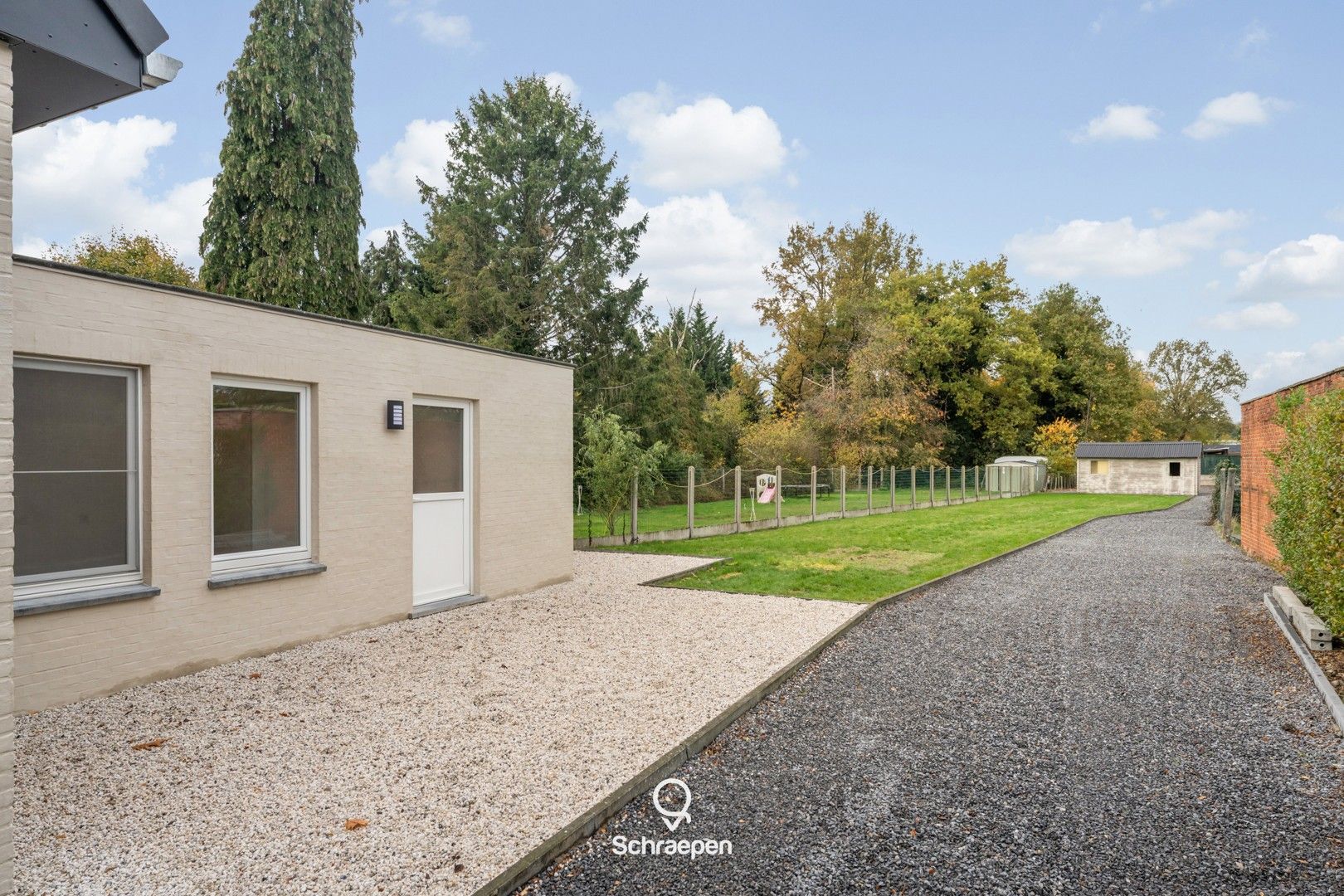 Karaktervolle woning met 2 slpks op een perceel van circa 8,5 are te Genk! foto 19