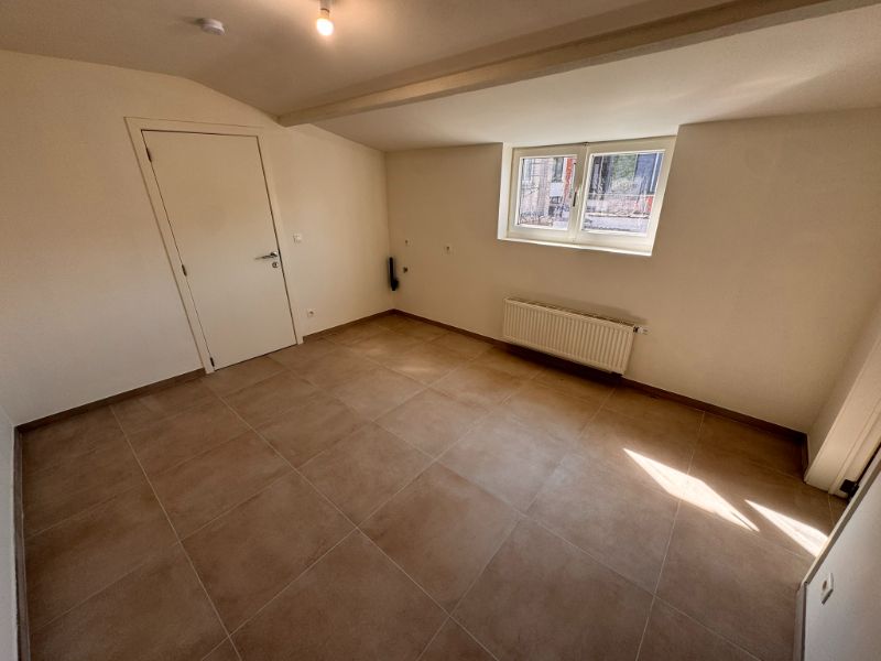 --- NIEUW --- Gerenoveerd appartement foto 8