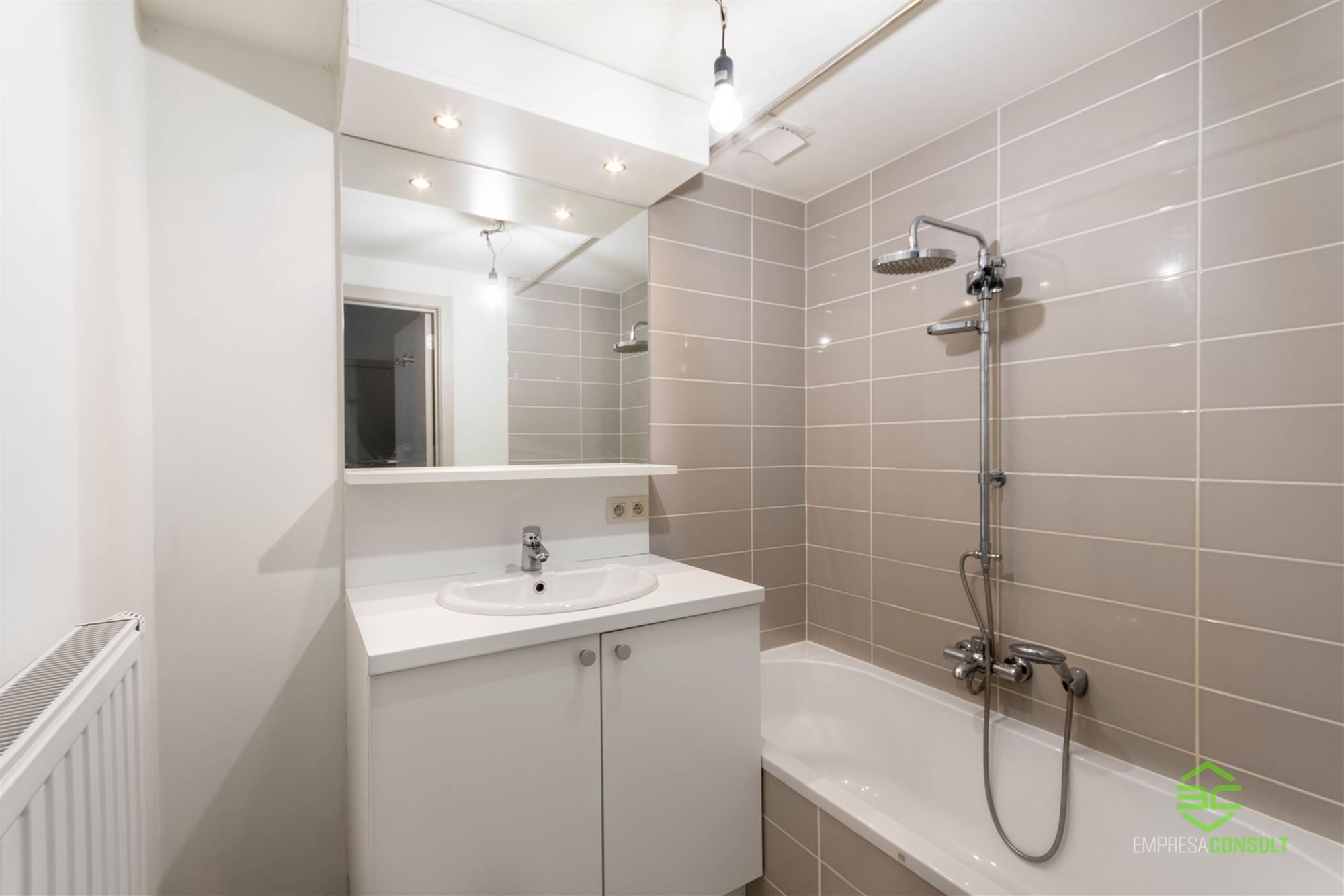 Instapklaar appartement met 2 slpk, in het centrum foto 11