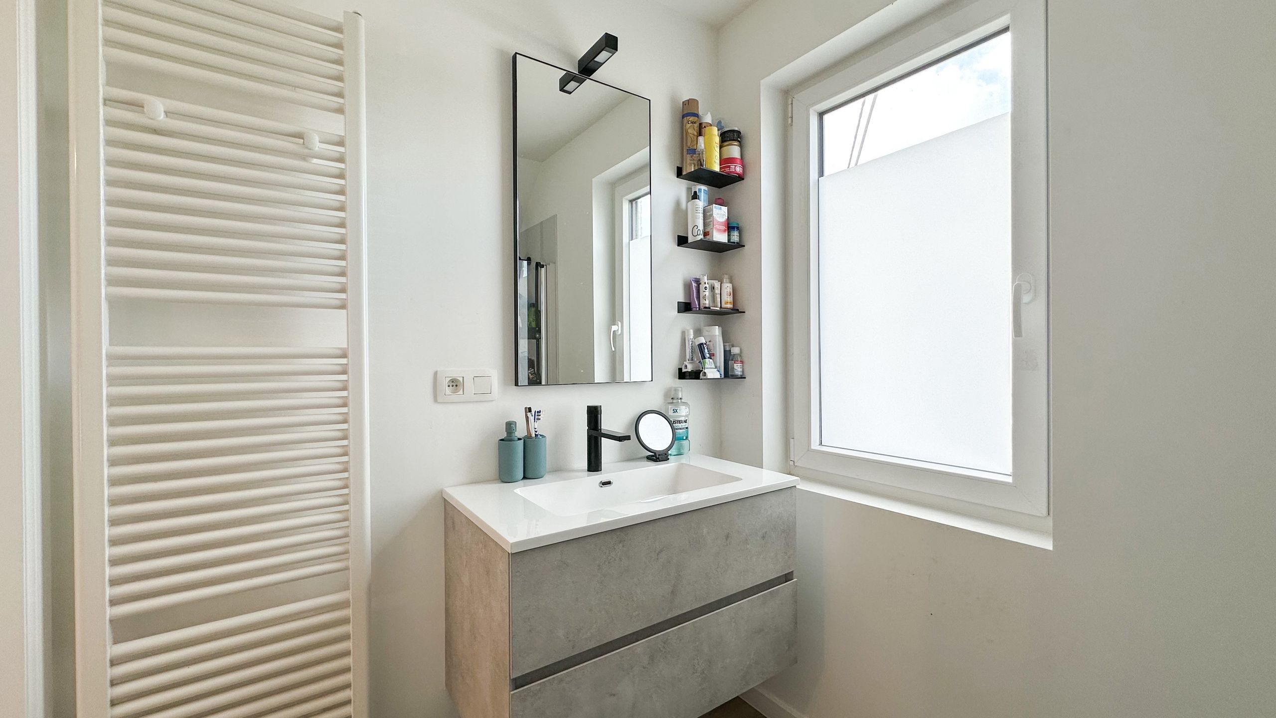 Stijlvolle instapklare woning met 3slpk en terras te Boekt! foto 8