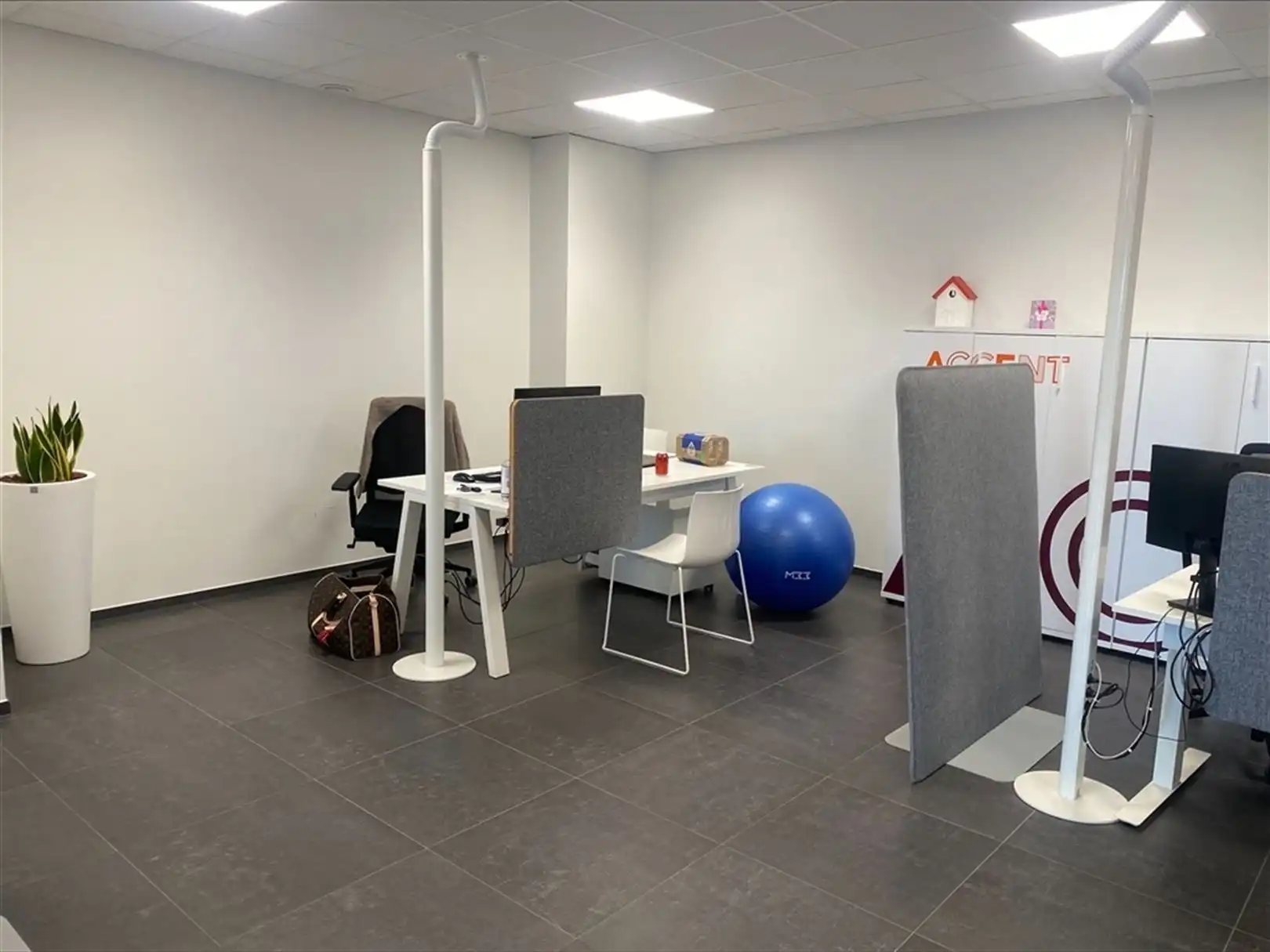 Gerenoveerd kantoor/handelspand in centrum Oudenaarde foto 7