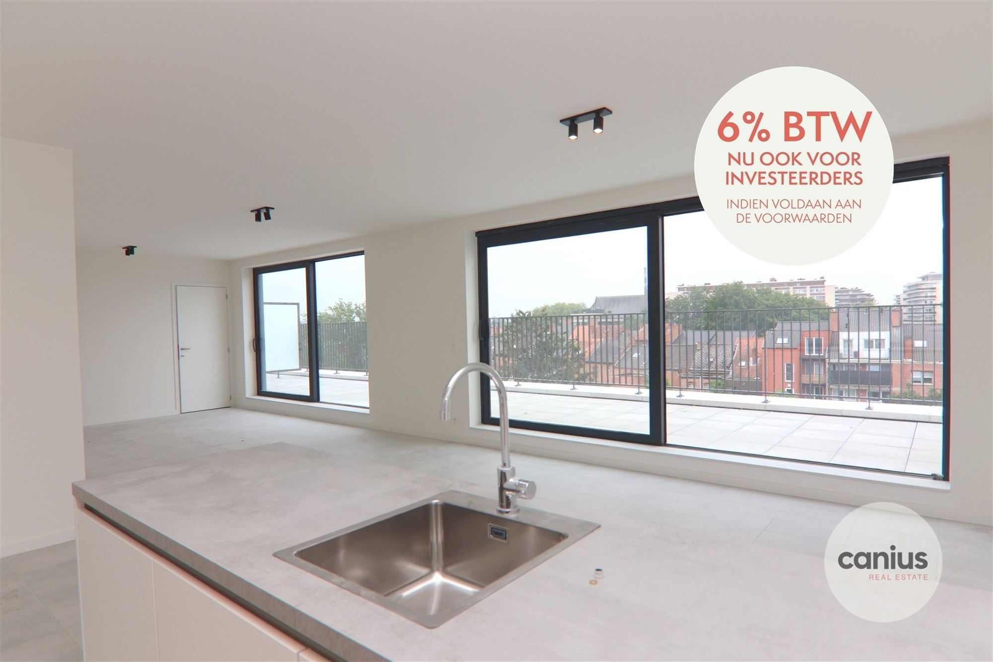 GESCHILDERDE PENTHOUSE IN HARTJE HASSELT MET 2 SLKS + 2 TERRASSEN & PARKING foto 4