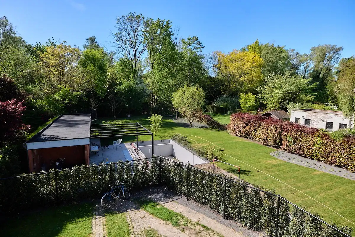 Karaktervolle gezinswoning met zonnige tuin en uitzonderlijk veel ruimte foto 12