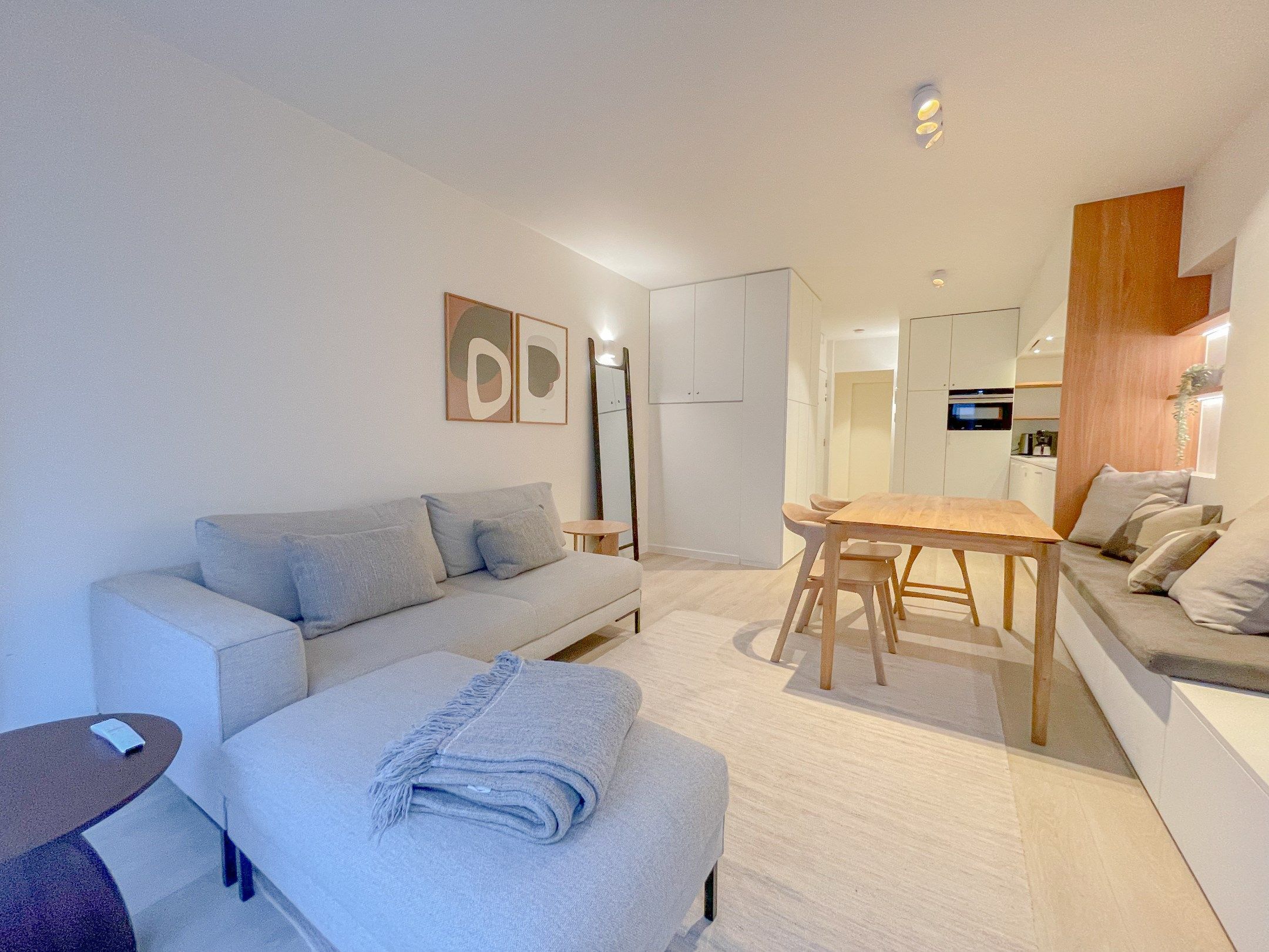 Recent tijdloos gerenoveerd appartement met zijdelings zeezicht. foto 5