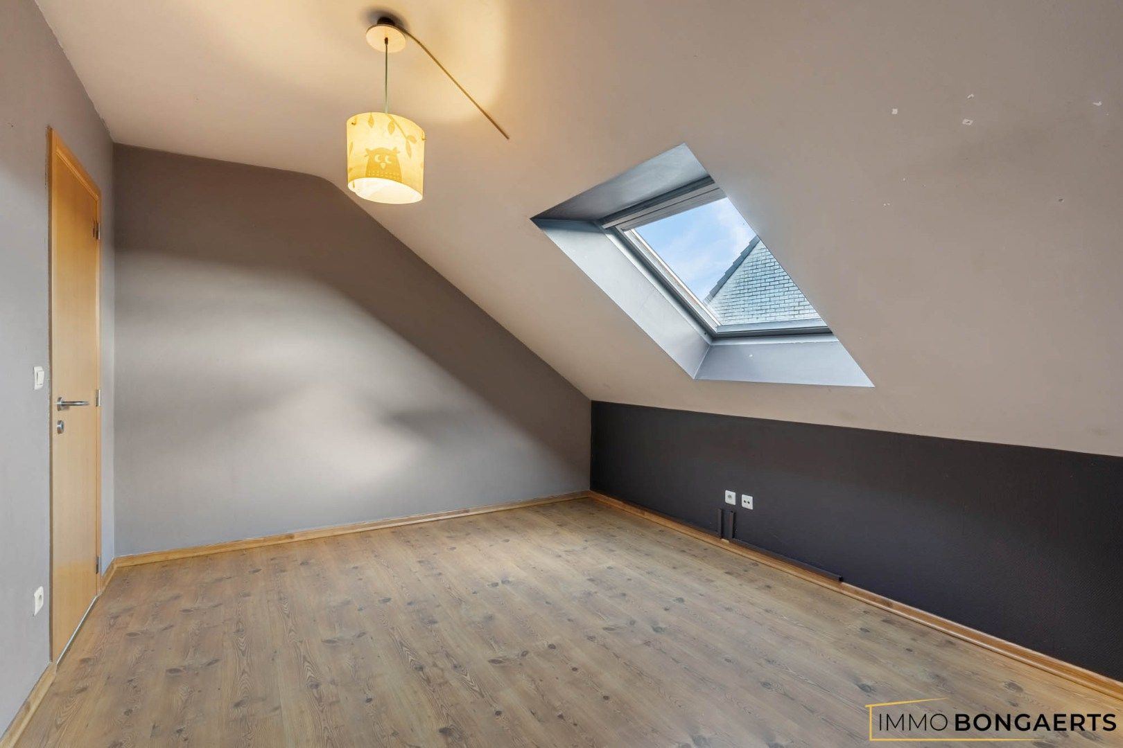 Ruim duplexappartement met 4 slaapkamers foto 22