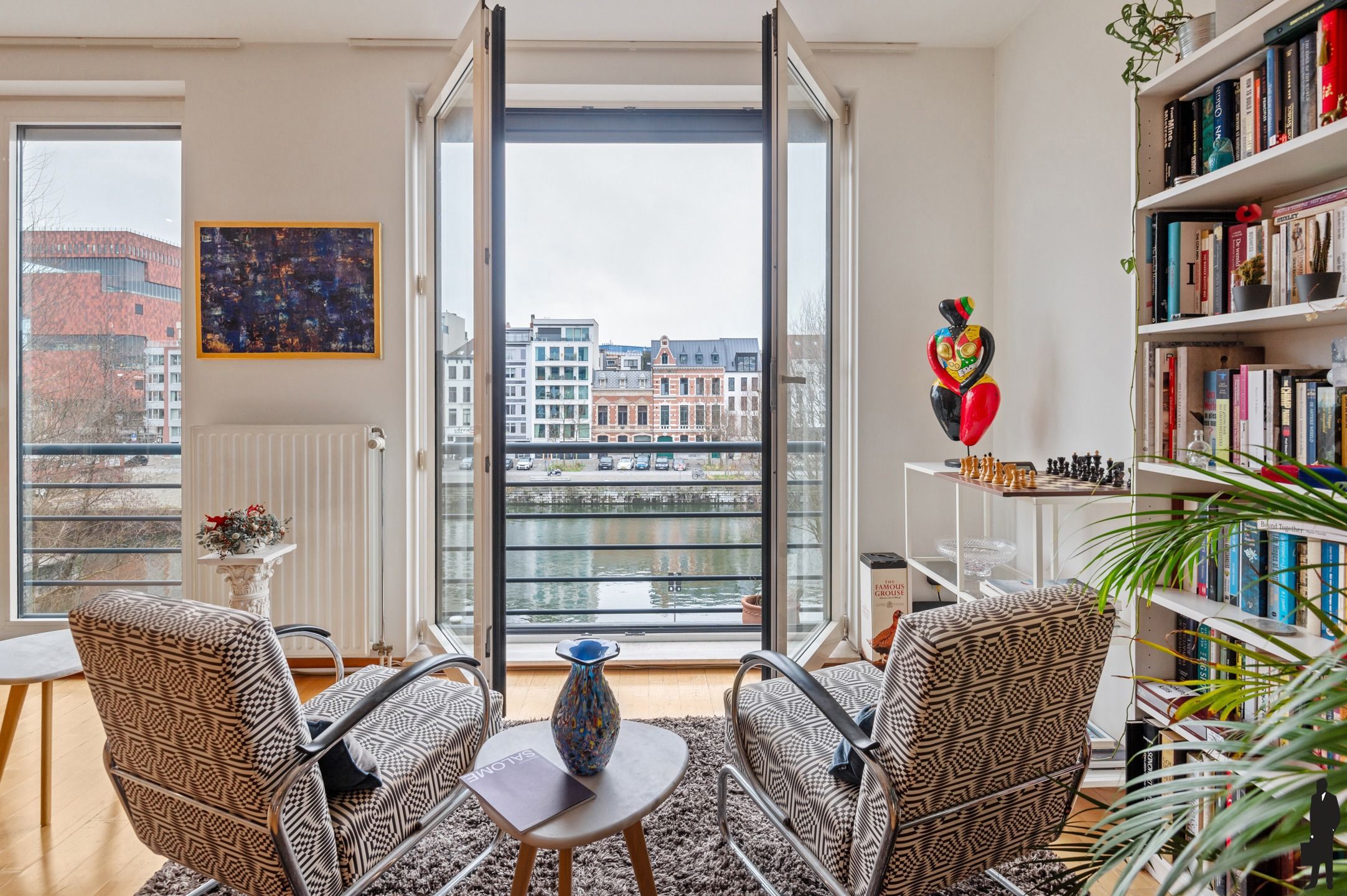 Licht en ruim 2-slaapkamerappartement met prachtig waterzicht foto 6