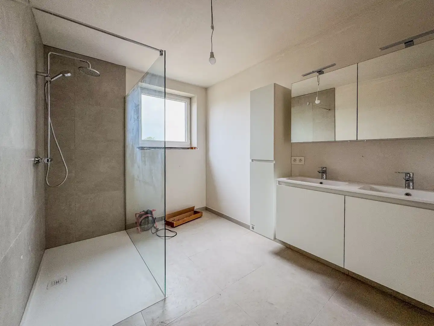 Nieuwbouwwoning met 4 slaapkamers, carport en tuin foto 15