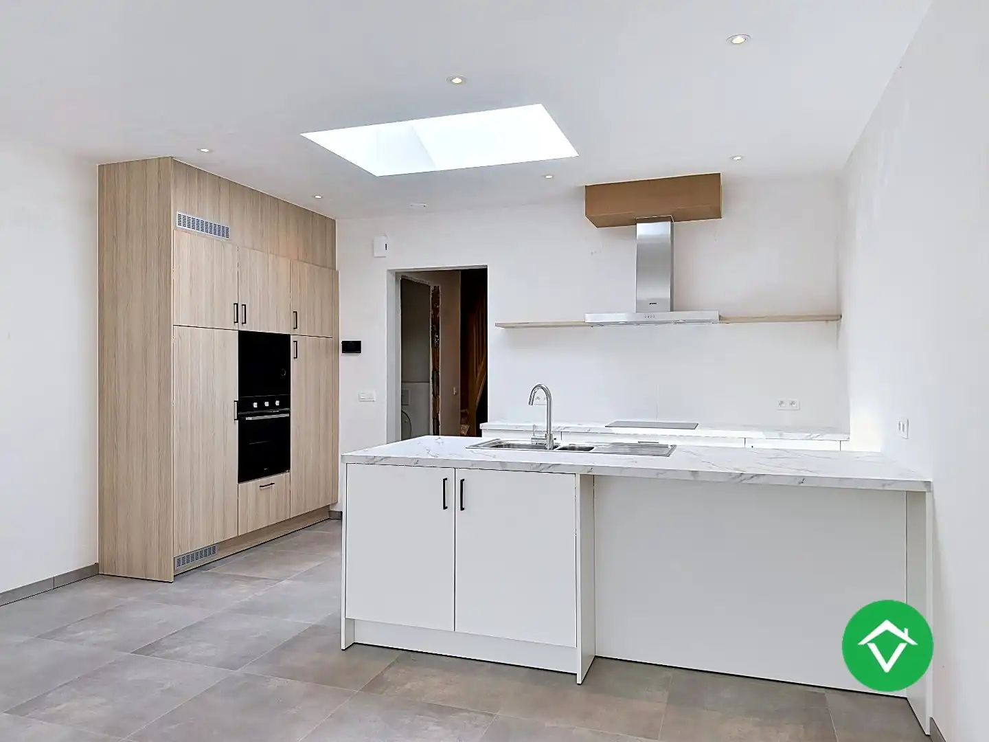 Centraal gelegen nieuwbouwwoning met 3 slaapkamers, tuin en overdekte autostaanplaats foto 4