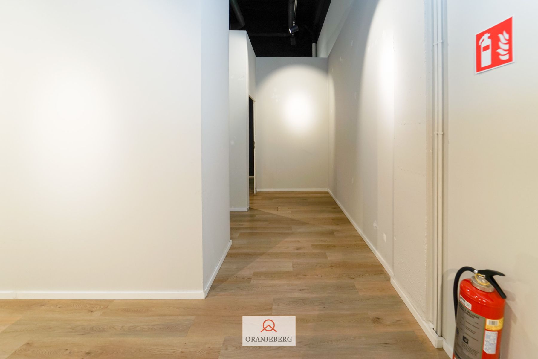 Stijlvol handelspand te huur omgeving Kouter foto 11