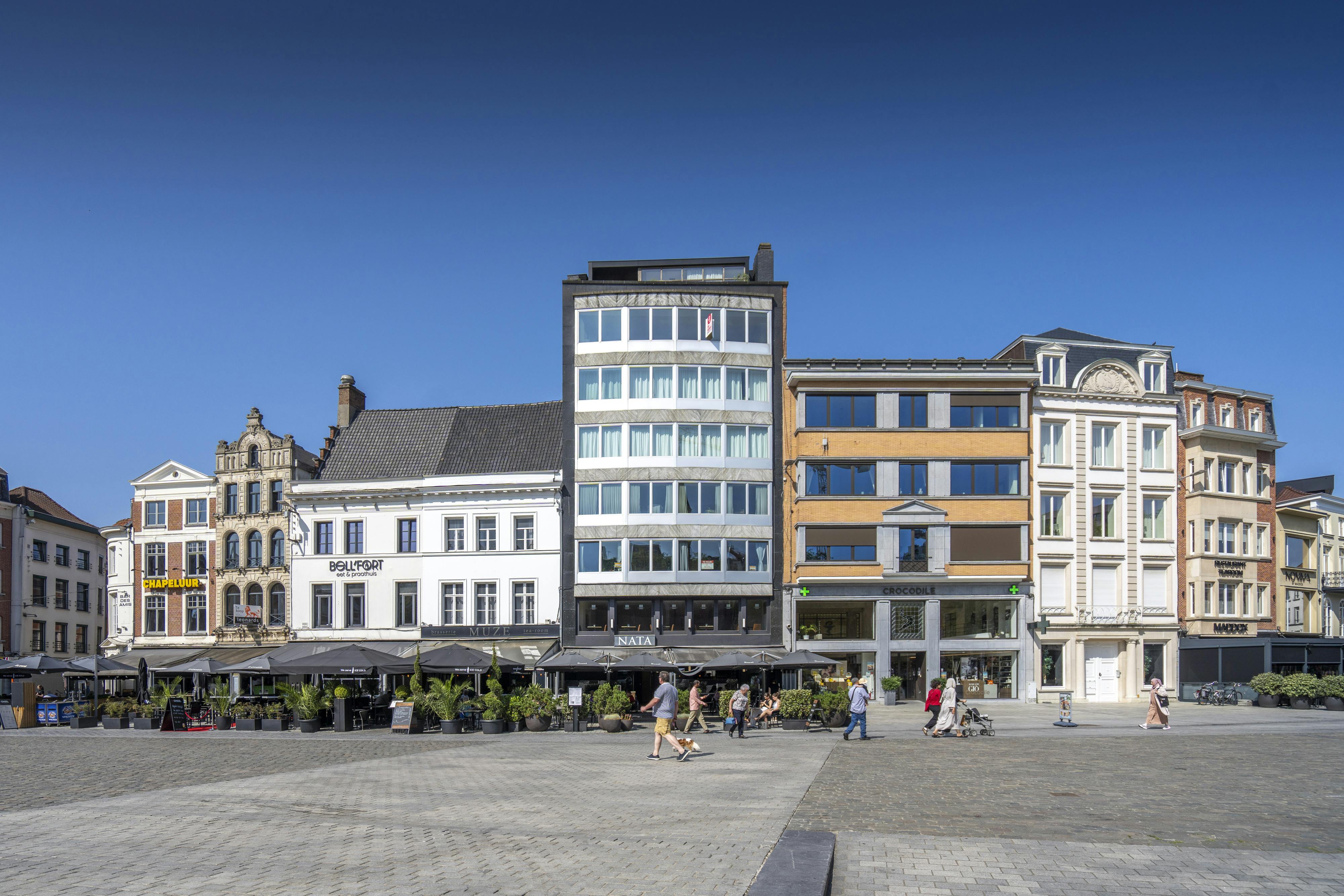 Ruim Appartement met zicht op de Grote Markt van Kortrijk foto 2