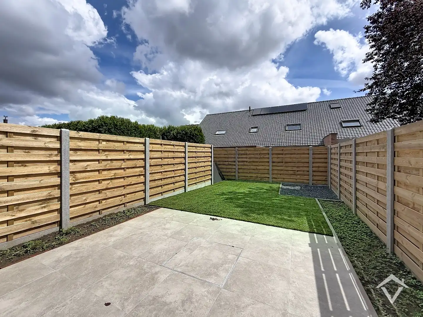 Centraal gelegen nieuwbouwwoning met 3 slaapkamers, tuin en overdekte autostaanplaats foto 12