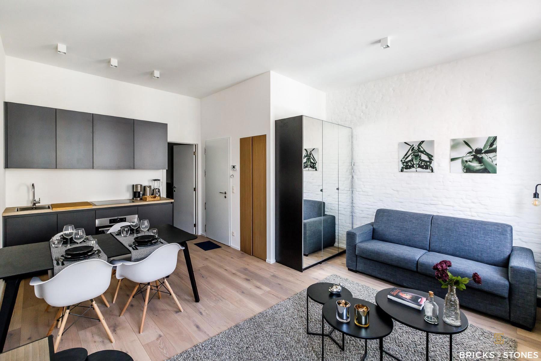 Gezellig bemeubeld appartement in gerenoveerd gebouw foto {{pictureIndex}}