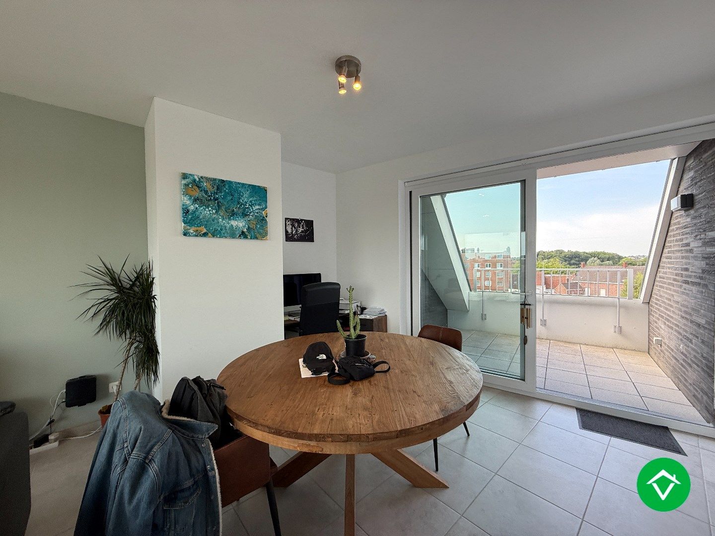 Prachtig dakappartement met twee slaapkamers, garage en twee terrassen met fenomenaal uitzicht te Roeselare foto 4