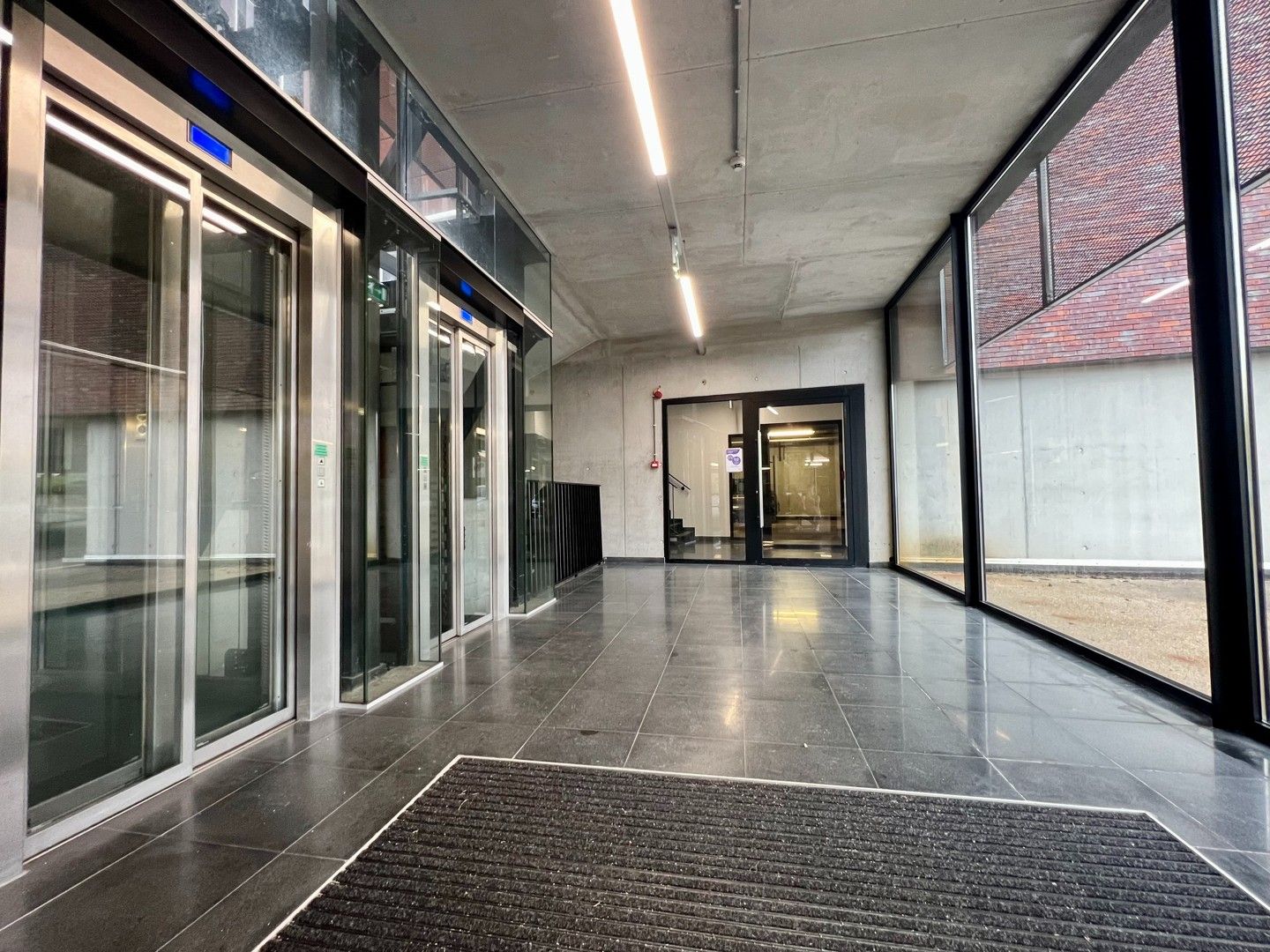 Moderne kantoorruimte op AAA-locatie met uitstekende zichtbaarheid foto 16