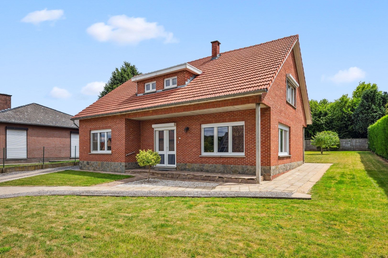 Ruime open bebouwing met tuin, terras, garage en 3 slaapkamers in Wange foto 5