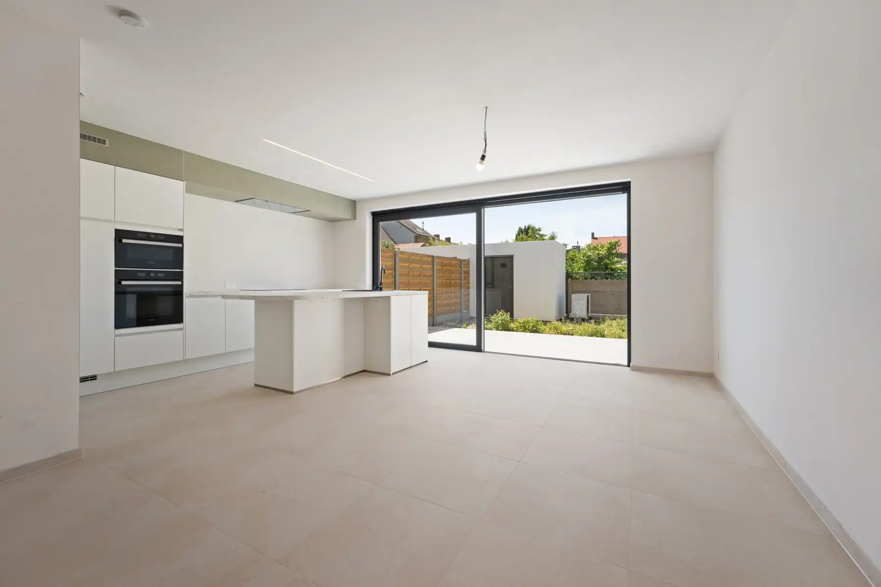 Tijdloze, halfopen nieuwbouwwoning foto 3