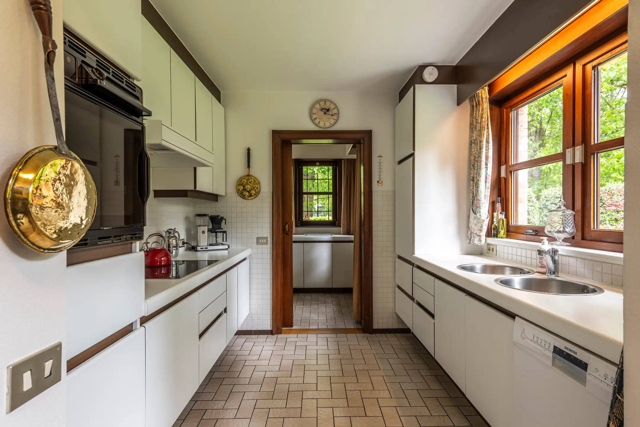 Ruime gezinswoning op prachtig perceel van ca. 1.972 m² foto 10