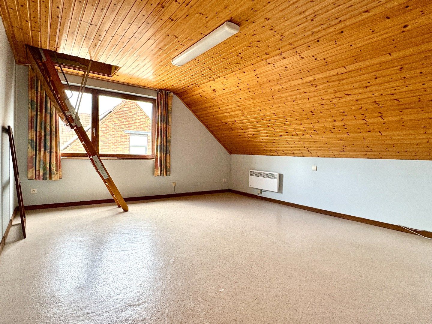 Alleenstaande woning met 4 slaapkamers, dubbele garage foto 7