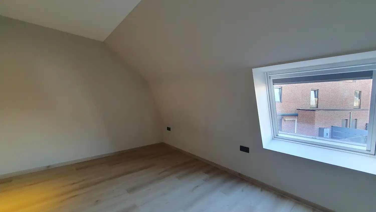 Volledig gerenoveerde HOB stadswoning met toffe tuin en 2 slaapkamers in Bree centrum foto 11