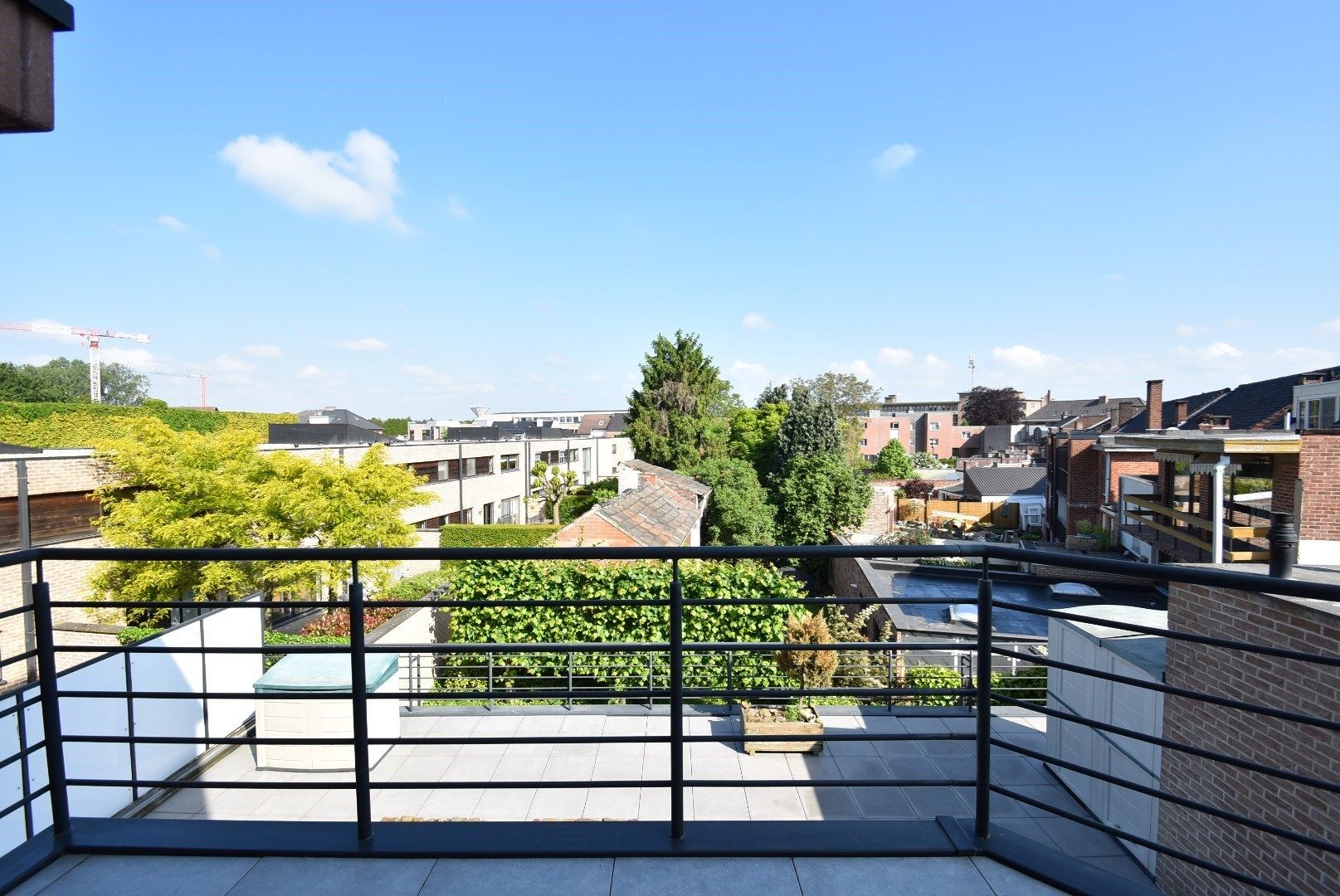 Degelijk 2-slaapkamer appartement met autostandplaats + in hartje Bilzen foto 16