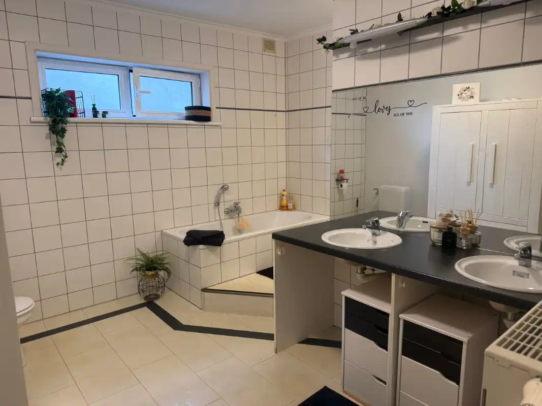 Mooie, gezellige woning met drie slaapkamers en tuin. foto 12