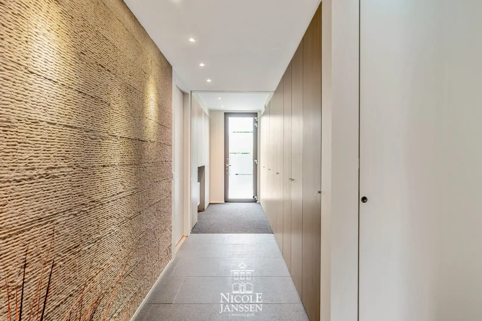 Prachtig luxeappartement met twee slaapkamers en ruim terras nabij centrum  foto 2