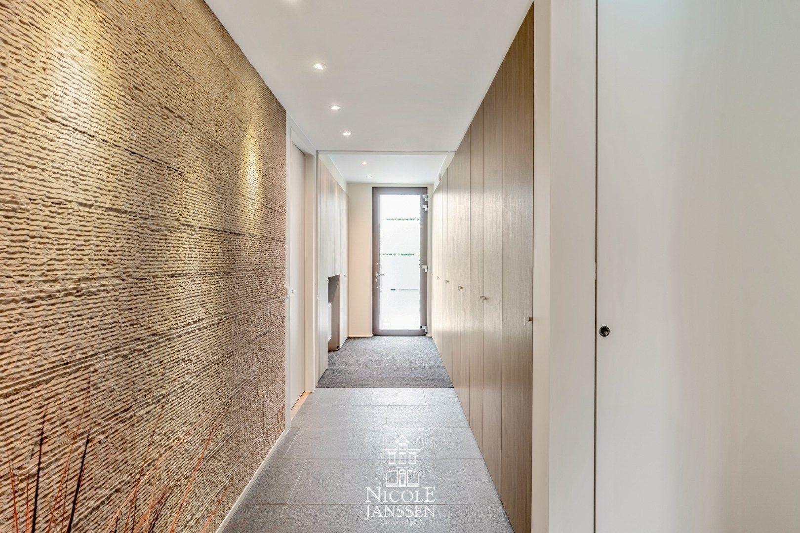 Prachtig luxeappartement met twee slaapkamers en ruim terras nabij centrum  foto 2