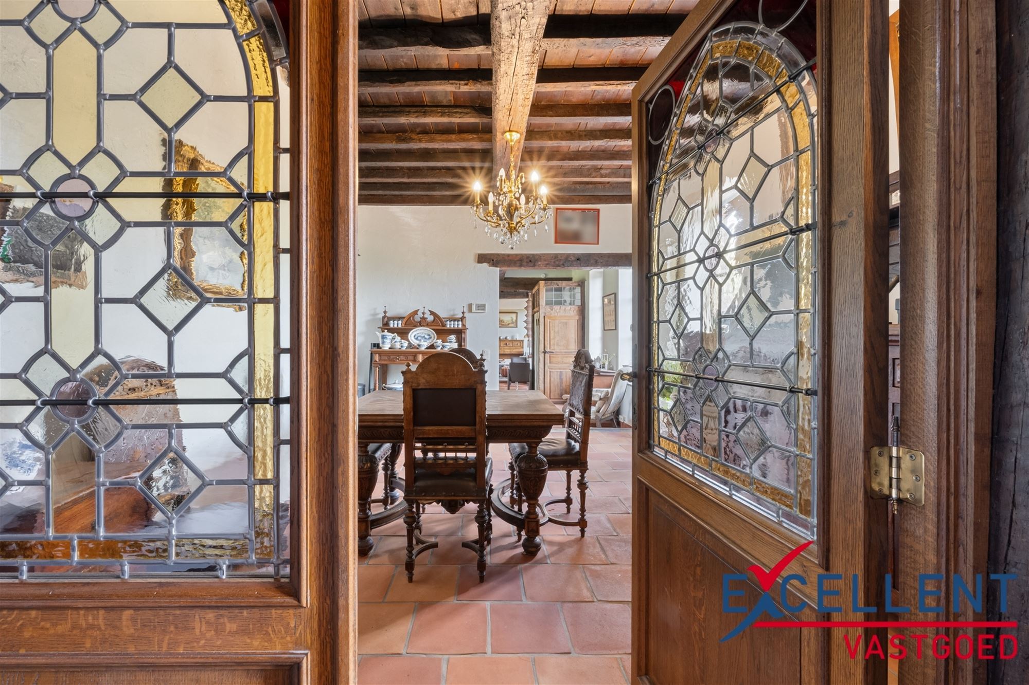 Karaktervolle villa met weides en stallen te koop foto 5