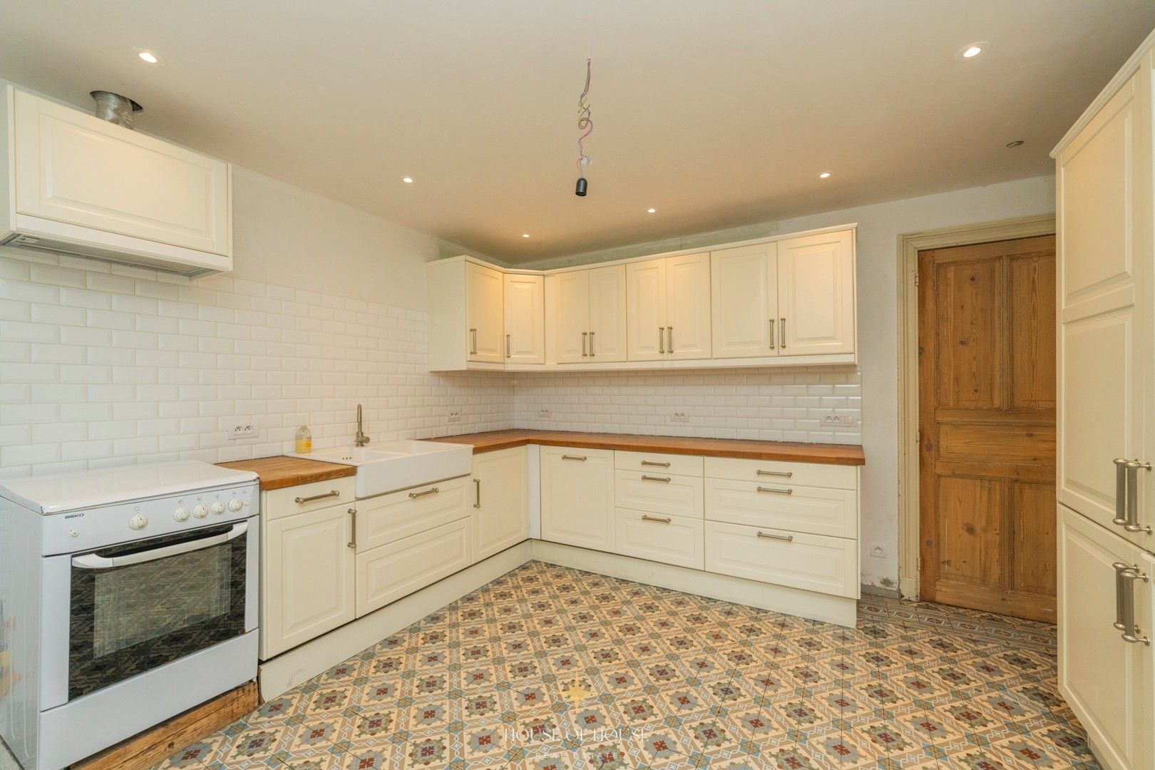 Sfeervolle pastoriewoning met uitzonderlijk potentieel zonder renovatieverplichting foto 12