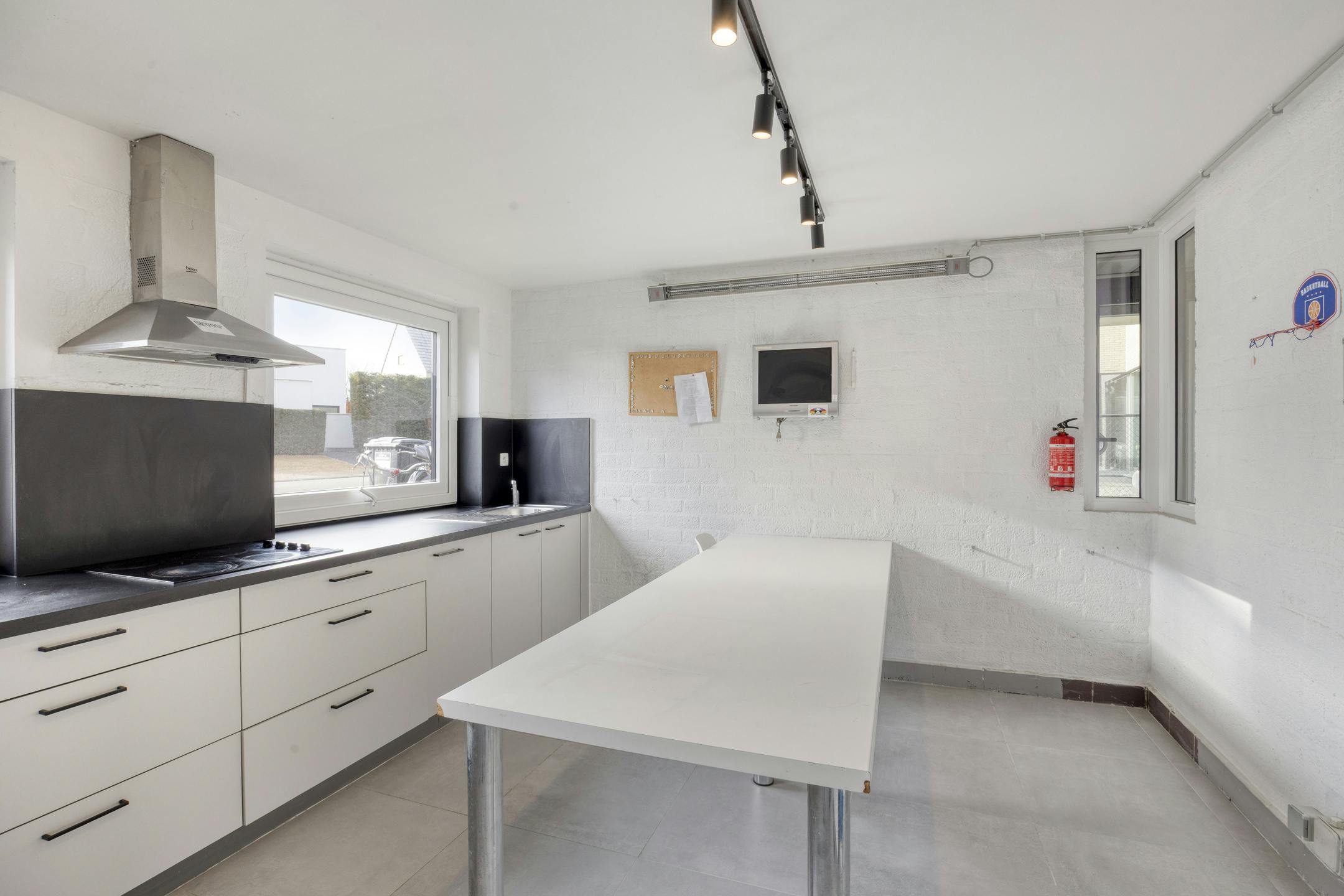 Opbrengsteigendom met 9 studentenkamers en duplex-appartement te Hasselt foto 3