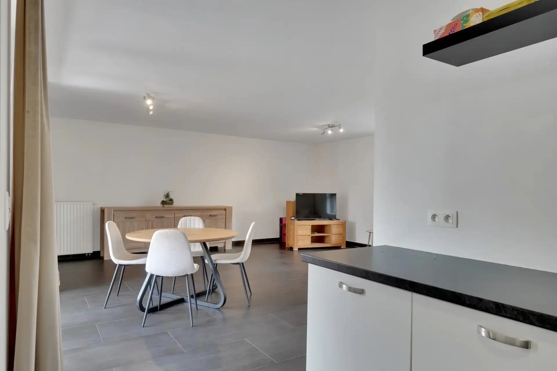 Modern appartement met 2 slaapkamers foto 19