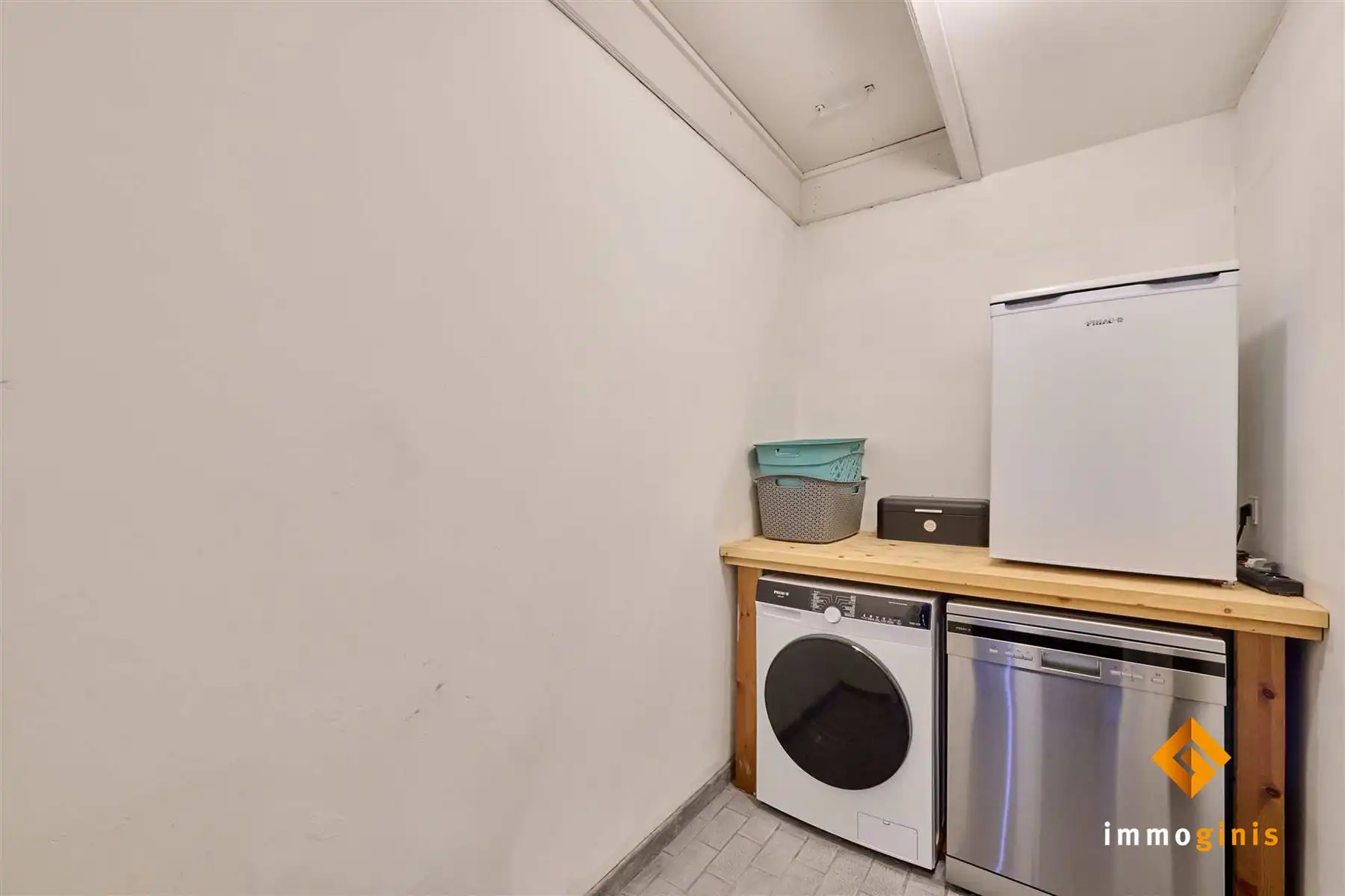 Verrassend ruime, gelijkvloerse woning met 3 slaapkamers en inpandige garage op een mooi perceel van 12a55ca!  foto 17