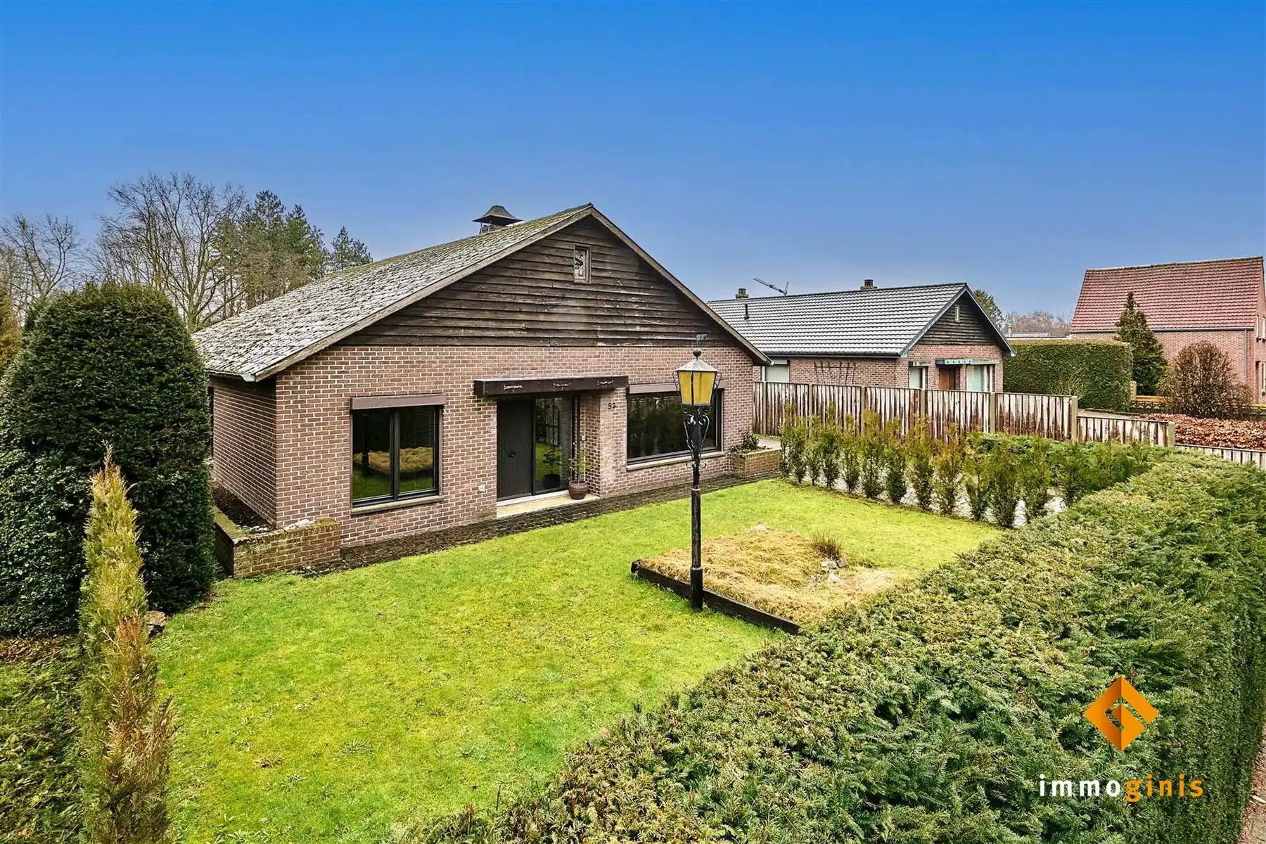 Verrassend ruime, gelijkvloerse woning met 3 slaapkamers en inpandige garage op een mooi perceel van 12a55ca!  foto 17