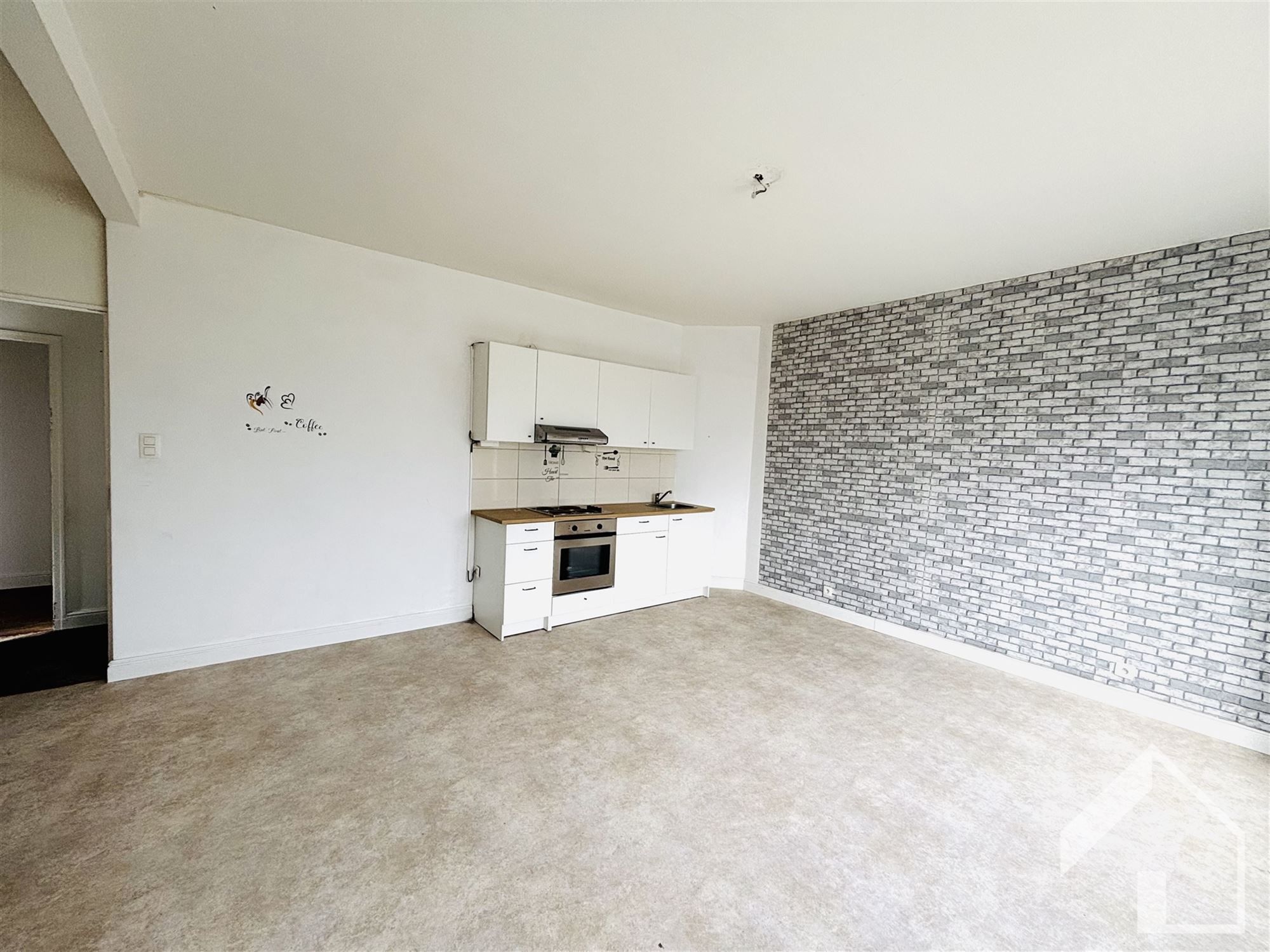 Te renoveren opbrengsteigendom bestaande uit 2 units foto 2