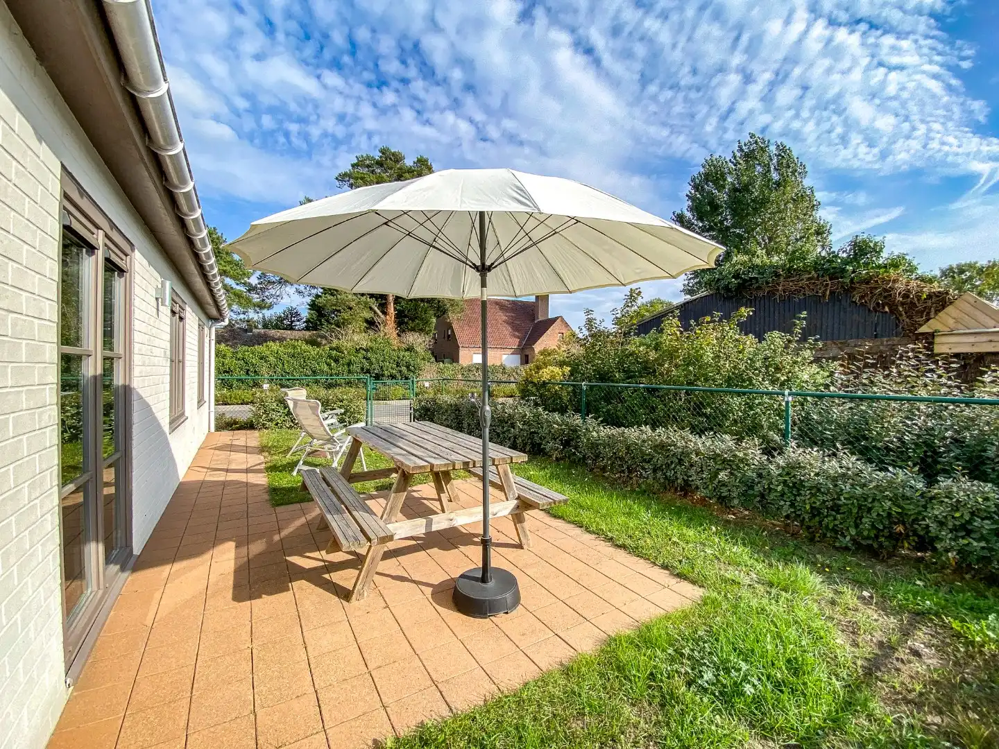 Prachtig onderhouden vakantiewoning (type vissershuis) met 3 slaapkamers en privé-parkeerplaats te Oostduinkerke.  foto 3