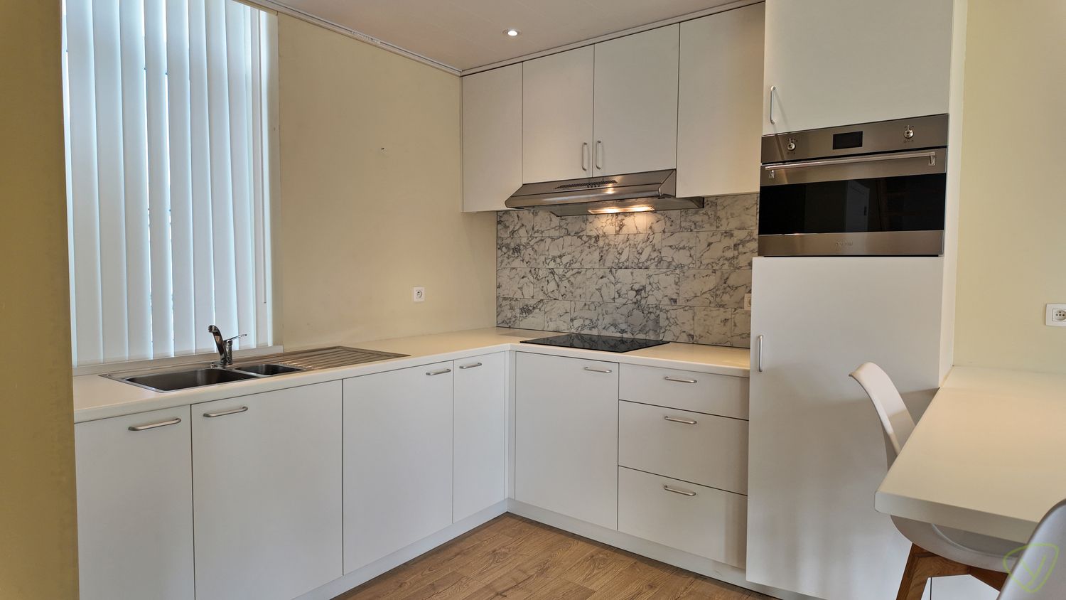 Charmant gerenoveerde woning gelegen te Adegem! foto 7