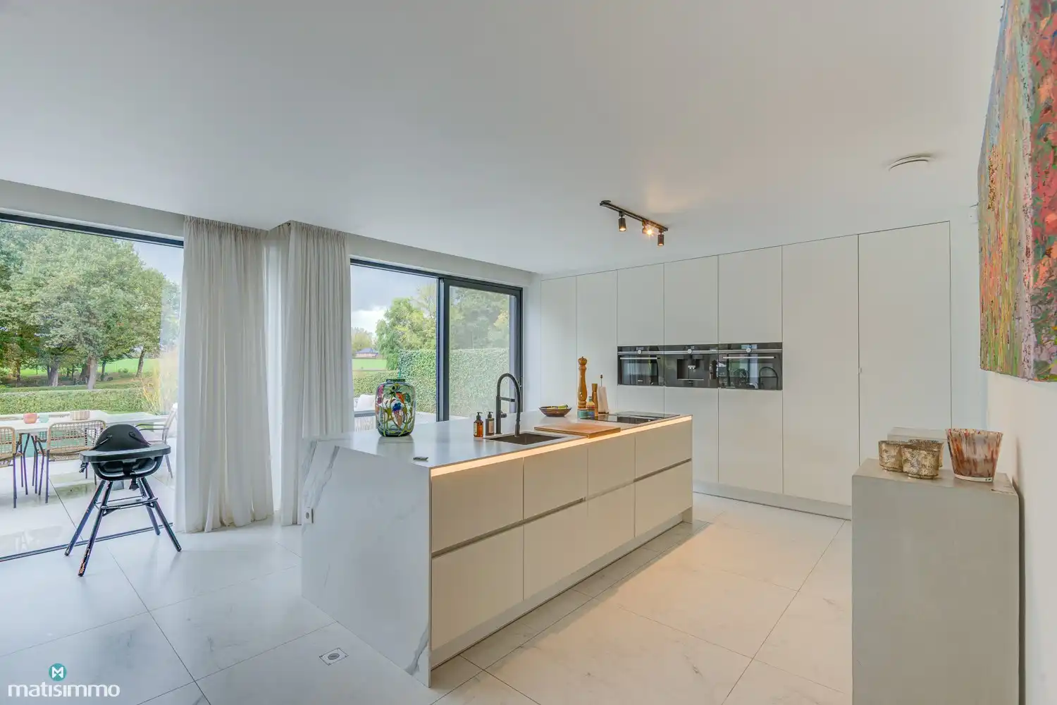 MODERNE VILLA MET INGEBOUWD ZWEMBAD, 3 SLAAPKAMERS EN PRAKTIJKGEDEELTE IN RUSTIGE OMGEVING TE WELLEN foto 6