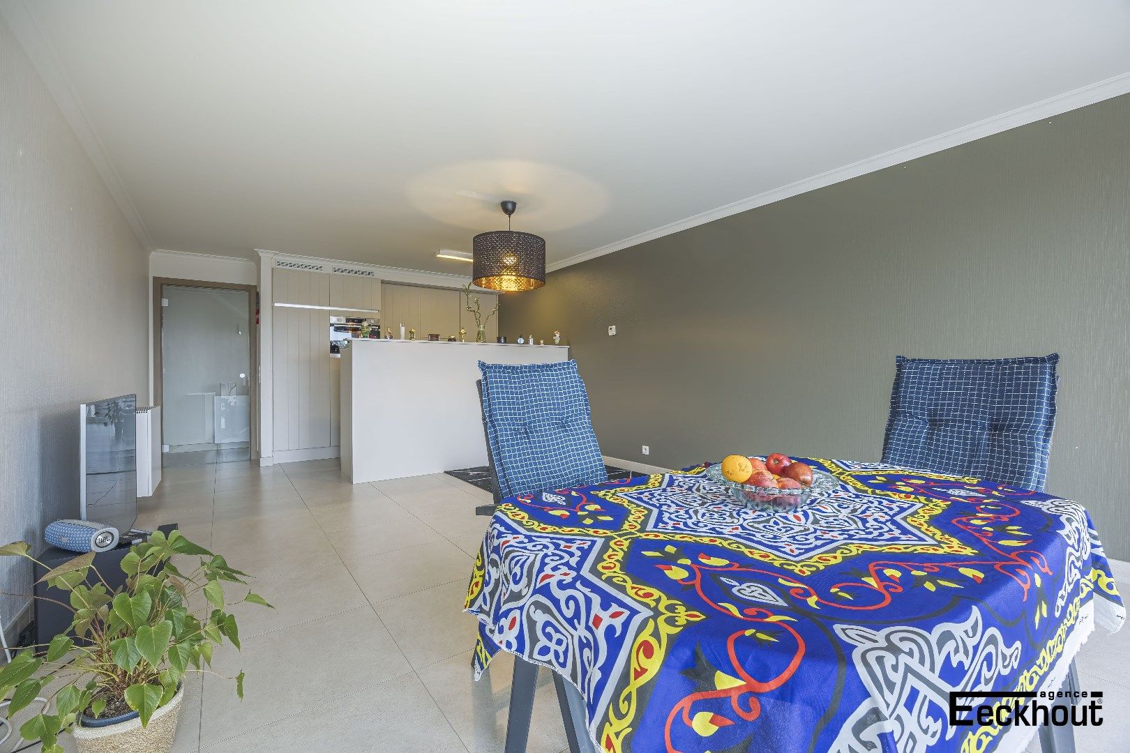Verzorgd en modern appartement met zonnig terras foto 4