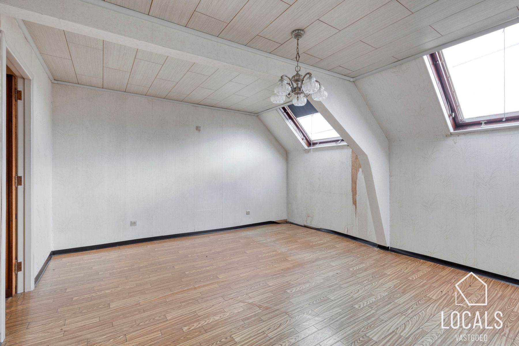 Rustig gelegen hoeve met bijgebouwen en veel potentieel foto 15