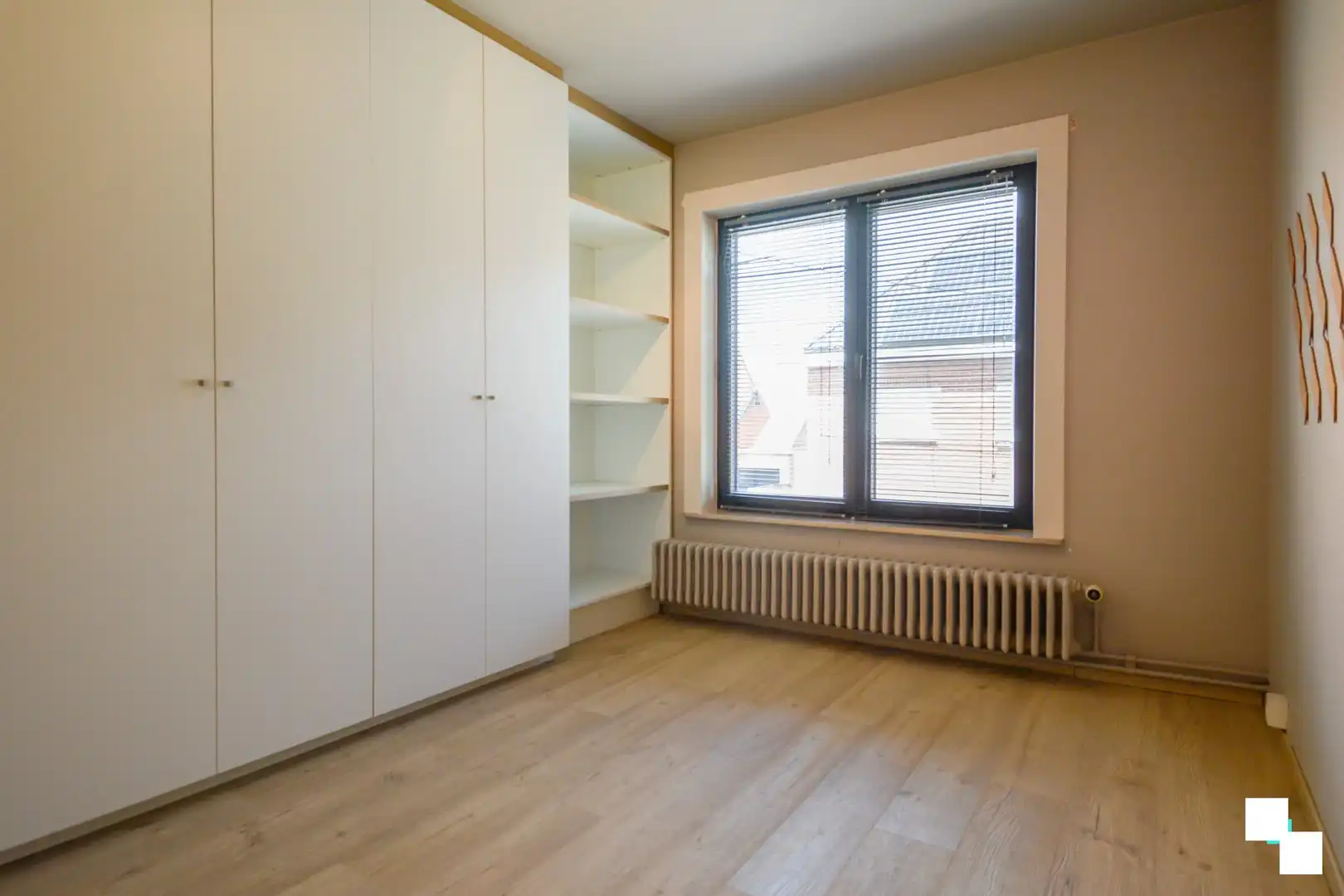 Ruime gesloten woning met 3 slaapkamers en prachtige tuin foto 15