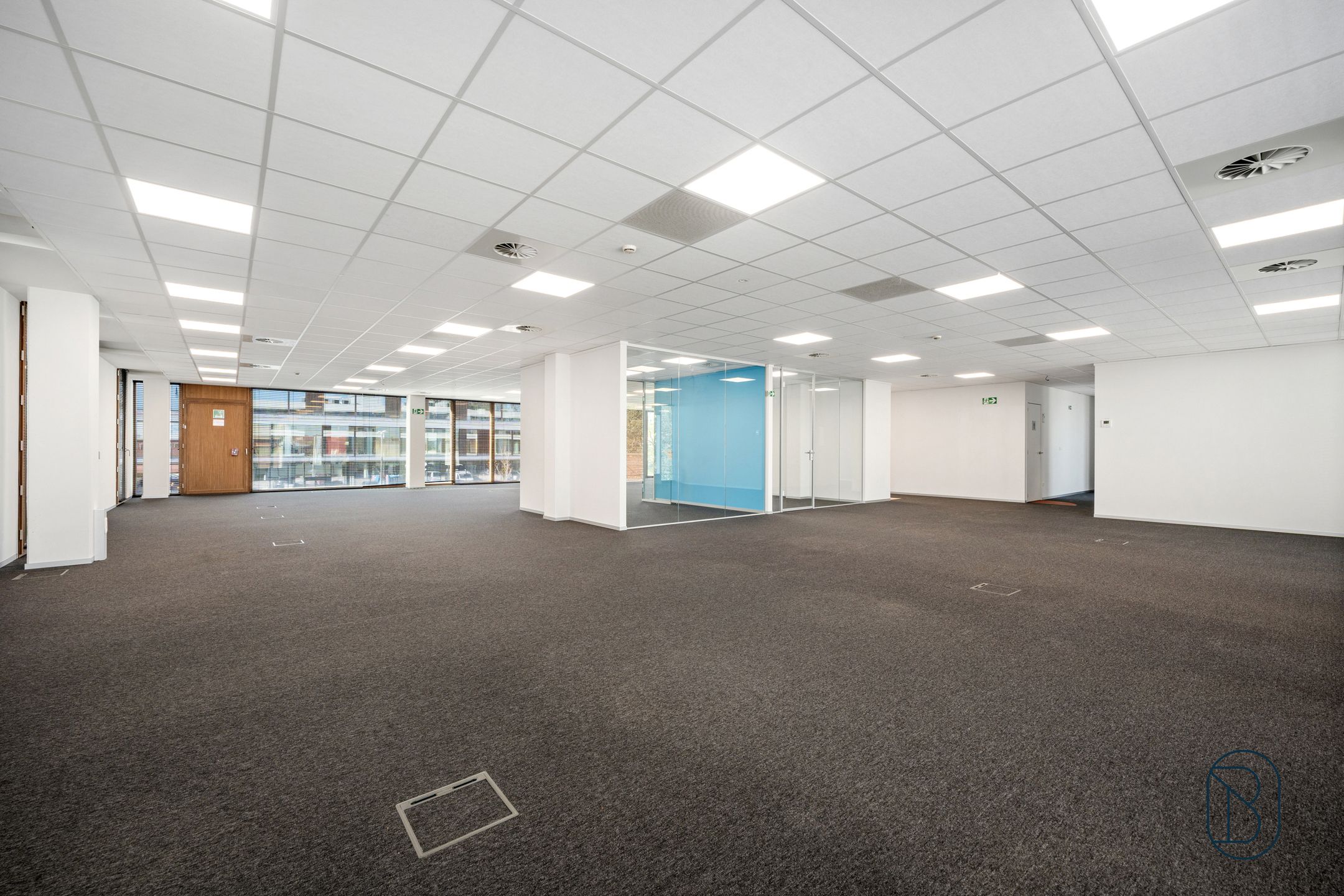 Prachtige kantoren van 1109m2 in een recent bedrijfscomplex foto 14