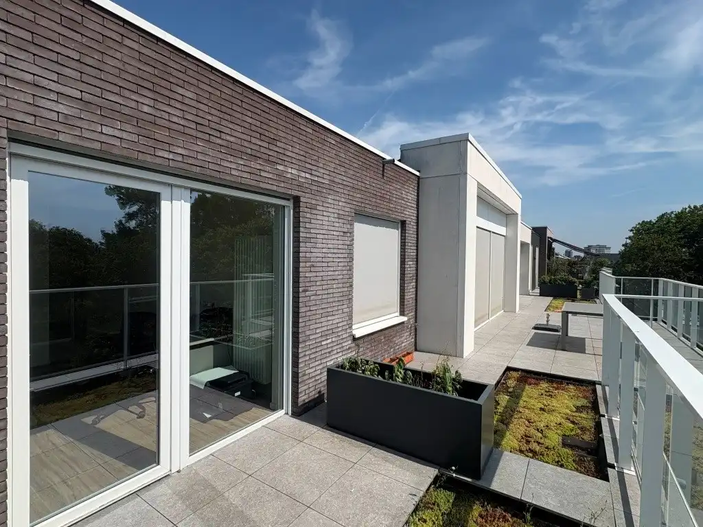 Bijzonder stijlvolle assistentie-penthouse met groot terras, midden in het groen, hartje Gent. foto 18