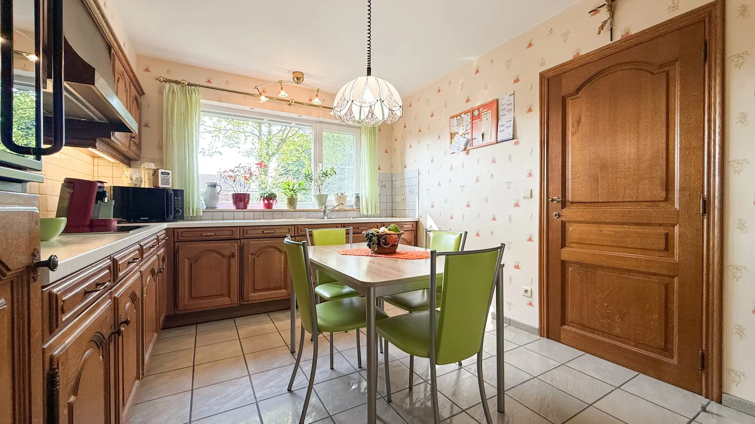 Instapklare woning met 3slpks, tuin, airco en zonnepanelen! foto 10