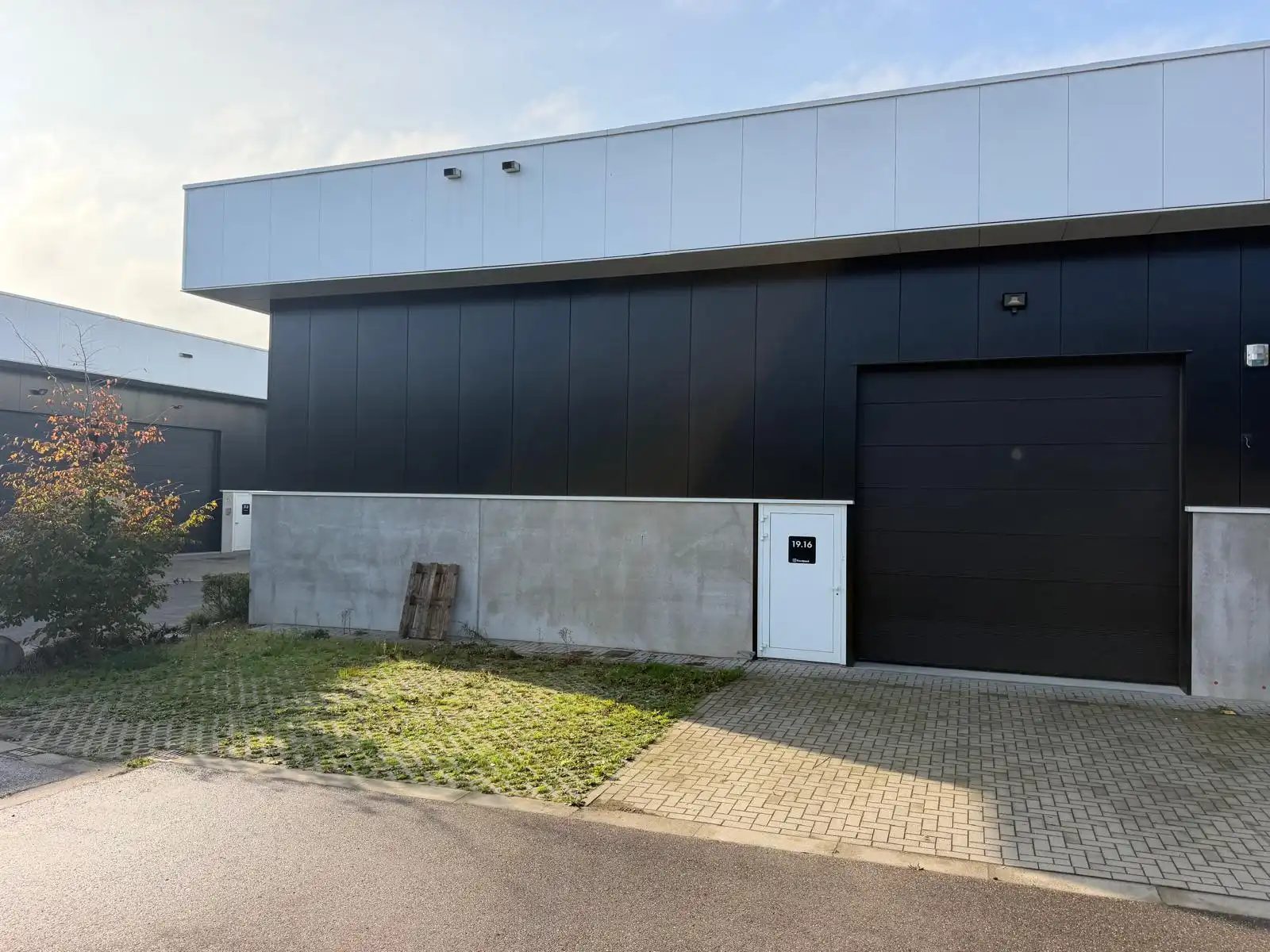 Kmo-unit in Genk, volledig uitgerust foto 2