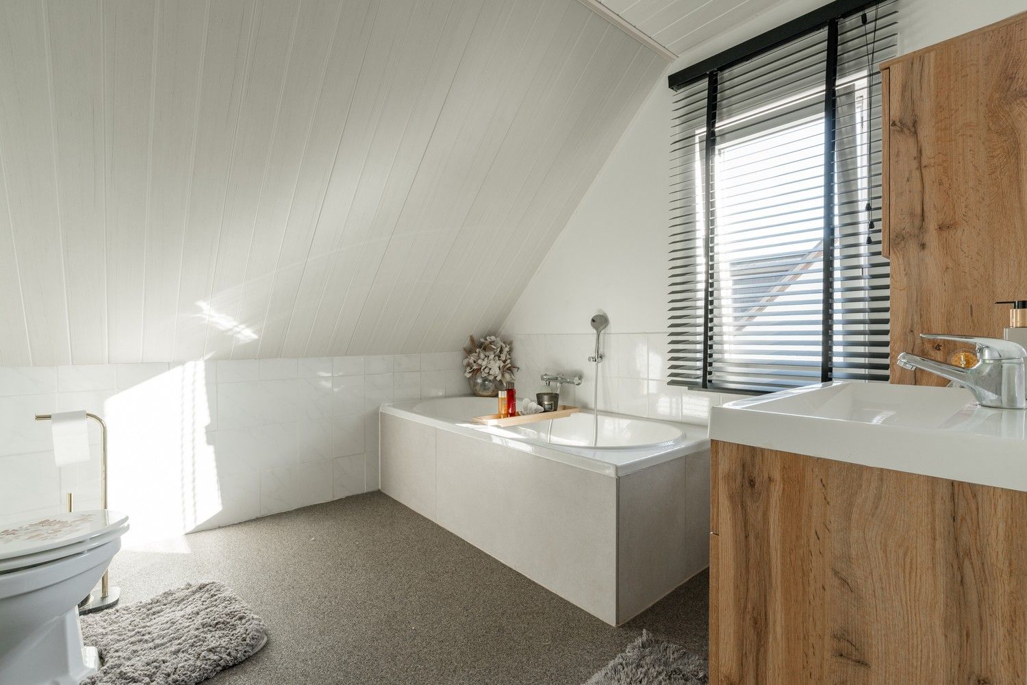 Prachtige gerenoveerde 3 slaapkamer woning nabij de Nederlandse grens! foto 26