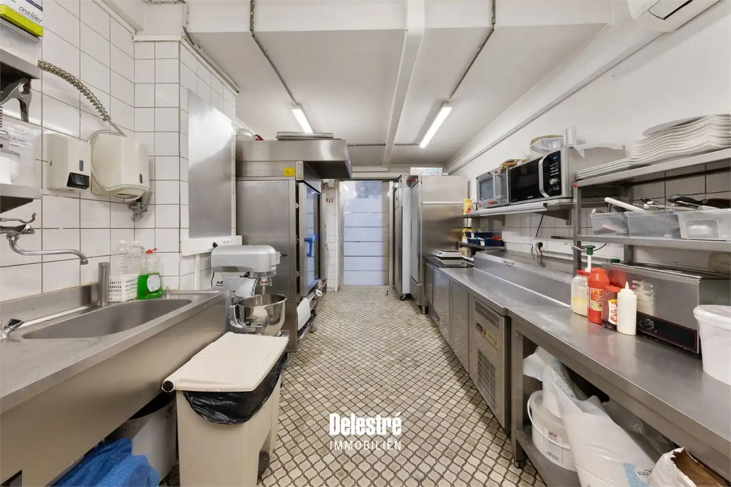 GOED DRAAIENDE HORECAZAAK CENTRUMLAAN MET TERRAS foto 14