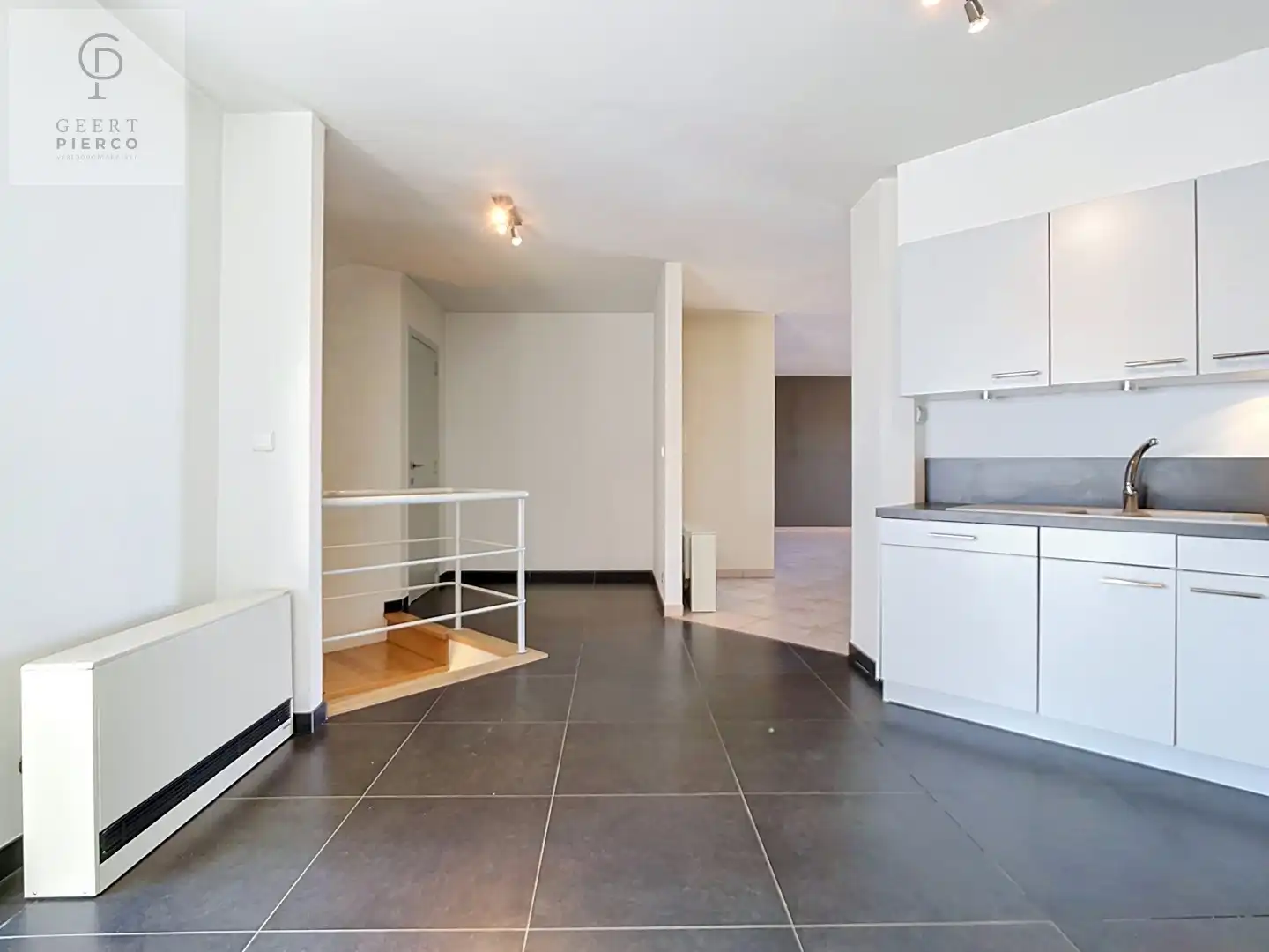 Ruim appartement in het hartje van Landen foto 20