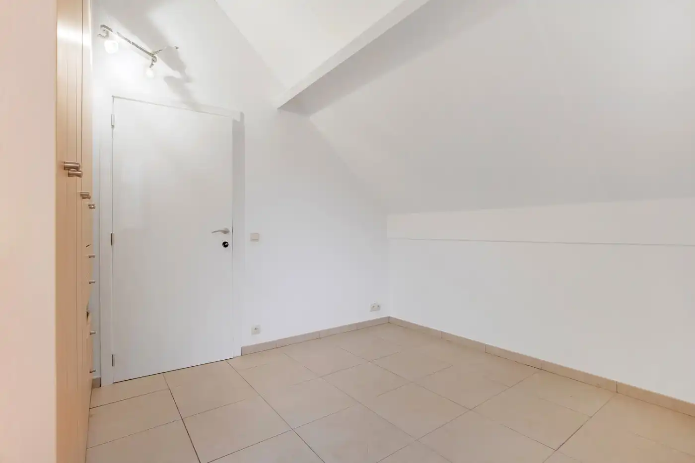 Recent, licht app. met 1 slpk., privéberging, ruim terras en mog. garage foto 7