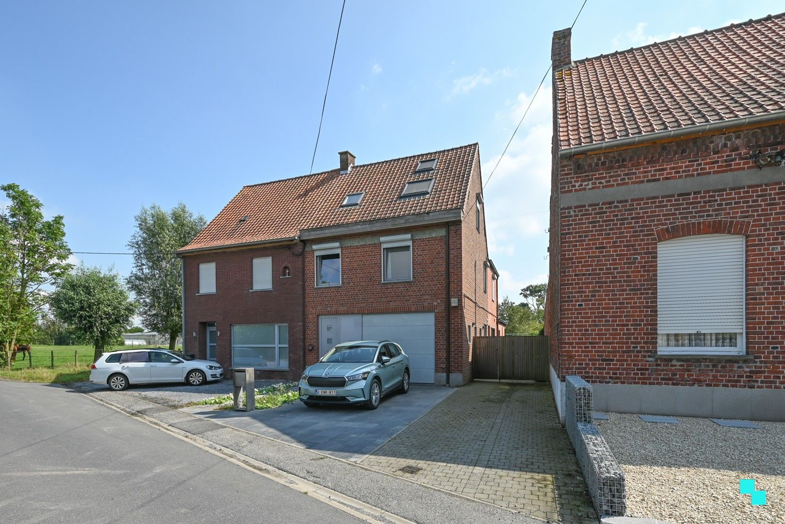 Landelijk gelegen HOB met uitgestrekte tuin in Izegem foto 2