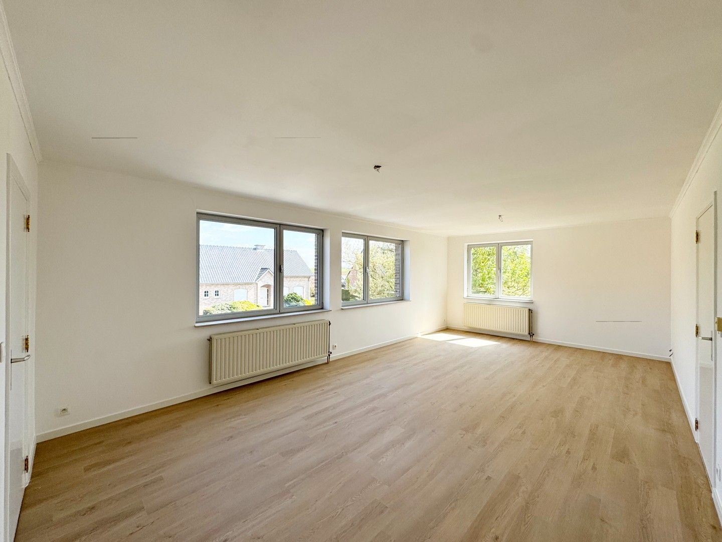 Recent gerenoveerd appartement met drie slaapkamers en garage. foto 3